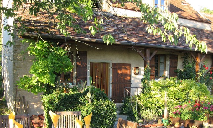 Sassangy House | HOUSE OF EXCEPTION IN BURGUNDY / HEATED POOL