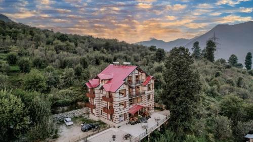 Manali Hotel | House of Soyl