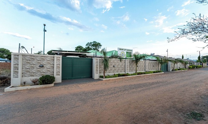 Victoria Falls Bed & Breakfast | House Of Werenje