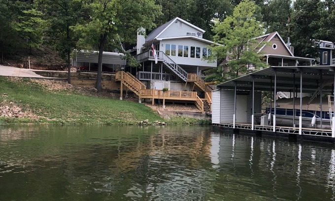 Linn Creek House | House on a quiet uncrowded cove