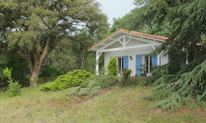 Saint-Julien-en-Born House | House on airial on the edge of forest near ocean