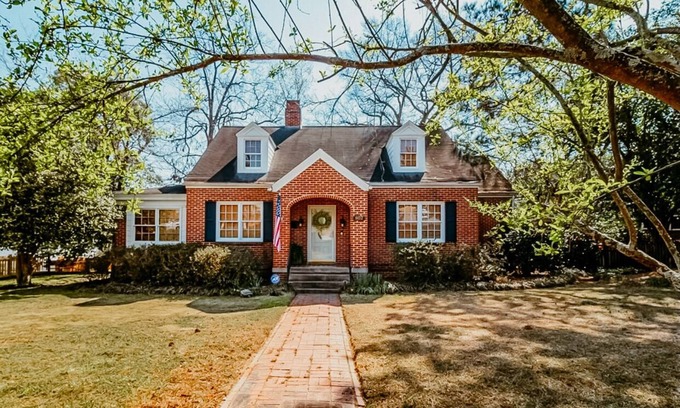 Summerville House | House on the Hill-The Perfect Master's Rental!