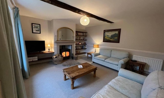 Caldbeck House | House - Sleeps 10, Pet friendly & Parking