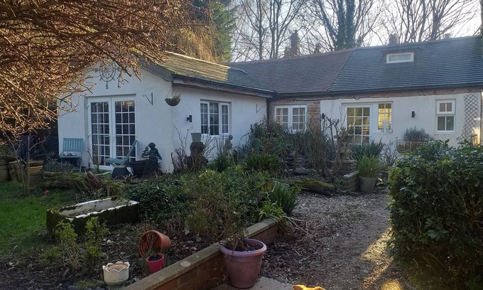 Hull Cottage | House - Sleeps 2, pet friendly & free parking