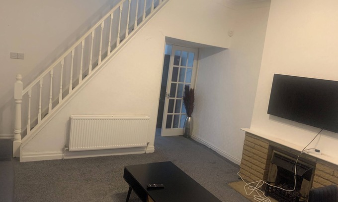 Burnley House | House - Sleeps 3 & free parking