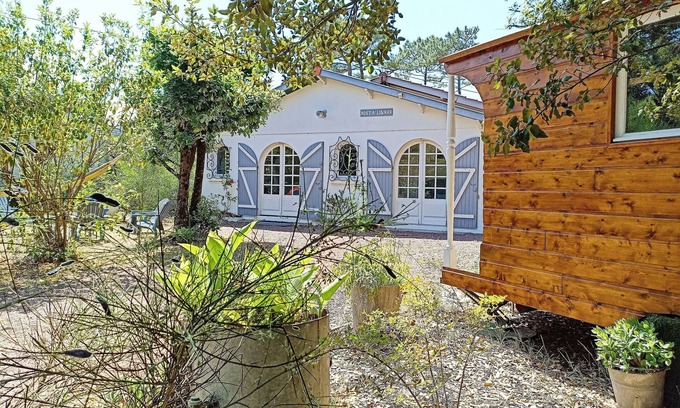 Vendays-Montalivet House | House sleeps 15 - 500 m from the beach