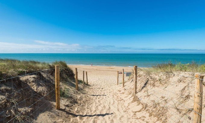 Saint-Hilaire-de-Riez House | House T1 with large terrace - 4 persons - classified 2* - 250 m. from the beach