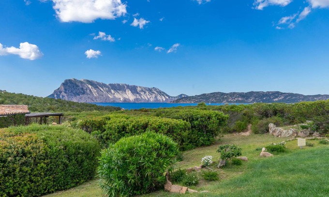 San Teodoro House | House/Villa - Coda CavalloHouse with garden