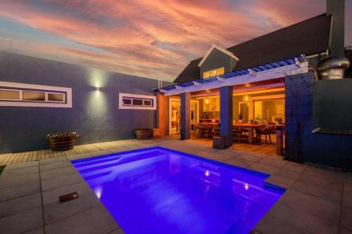 Bloubergstrand House | House w Pool, Fireplace, Braai