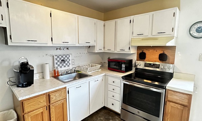 Annapolis House | House with 3 beds 2 bedrooms and backyard