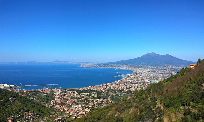 Piazza-Tralia-Pendolo House | House with a beautiful panoramic view of the Gulf of Naples