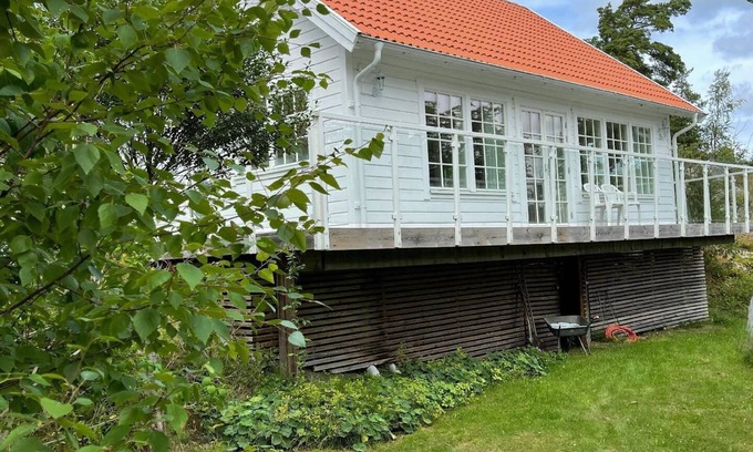 Stromstad House | House with a light interior, on a little island