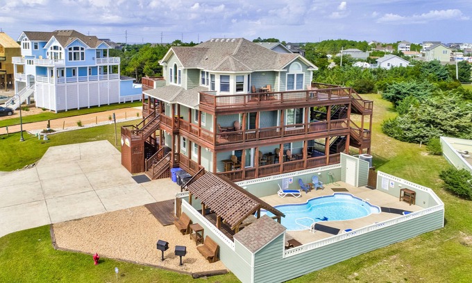 Salvo House | House with central AC, private Pool, washer/dryer, & pool table