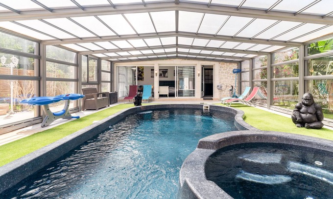 Caumont-sur-Durance House | House with heated swimming pool and jacuzzi “La castagne”