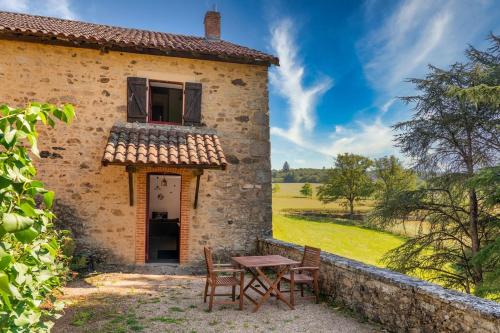 Saint-Pierre-de-Frugie House | House with a private hot tub and medieval garden