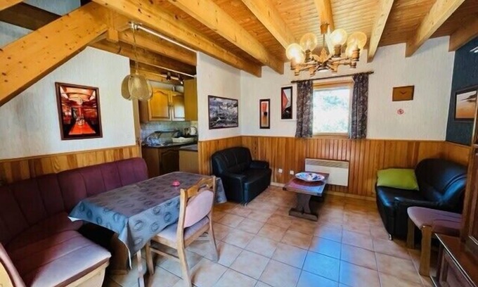 Penvins House | House with garden close to the sea