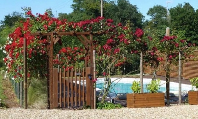 Valanjou Cottage | House with heated pool