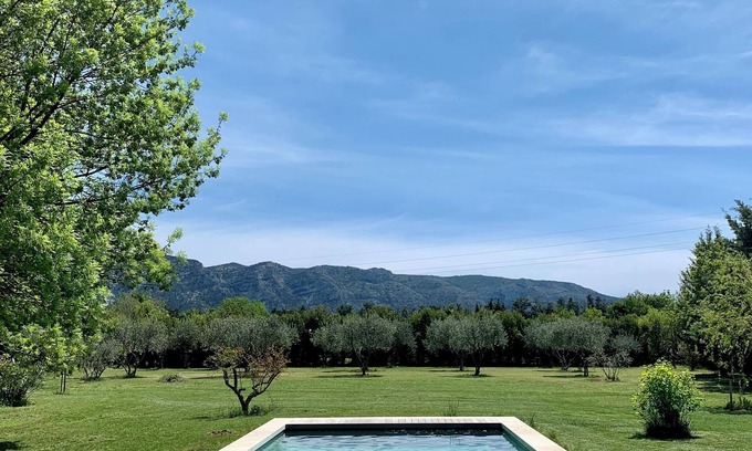 Robion House | House with heated swimming pool and breathtaking views of the Luberon