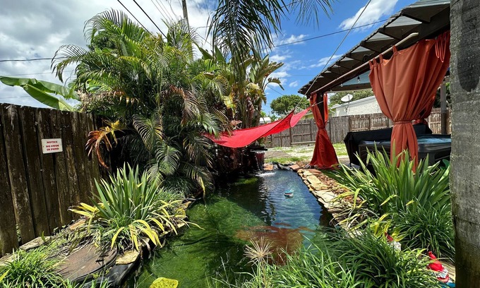 Pompano Beach House | House with hot tub near the Beach. We’re pet-friendly!
