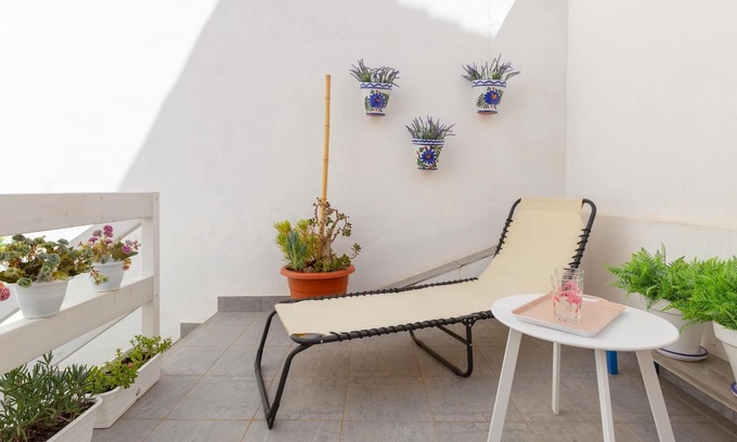 La Trinidad Cottage | House with patio and terrace next to the center of Malaga
