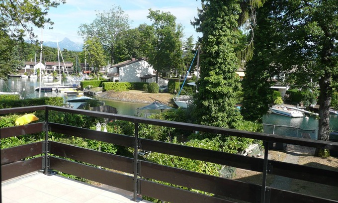 Thonon-les-Bains House | House with private pontoon and mooring ring marina Port Ripaille 6 people