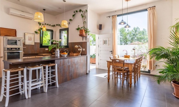 Niguelas Cottage | house with swimming pool and private yoga studio