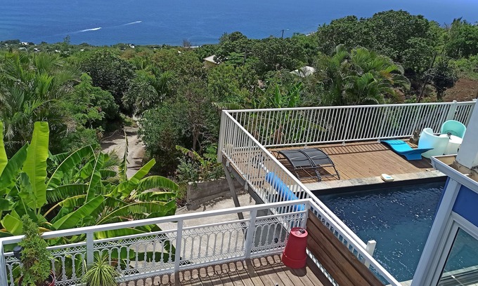 Saint-Leu House | House with swimming pool in St Leu facing the Indian Ocean, garden with trees.LACMER.