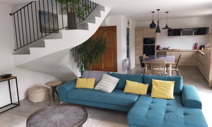 Jouques House | House with swimming pool in the heart of Provence