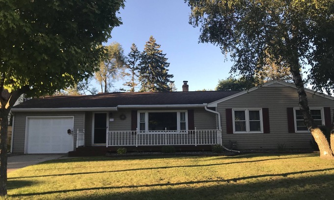 Green Bay House | House within walking distance of Lambeau!