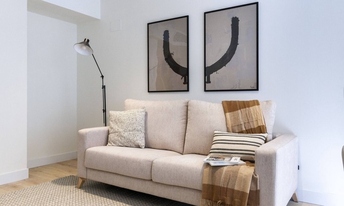 Nueva Espana Apartment | Housing Castellana XXI by Sharing Co