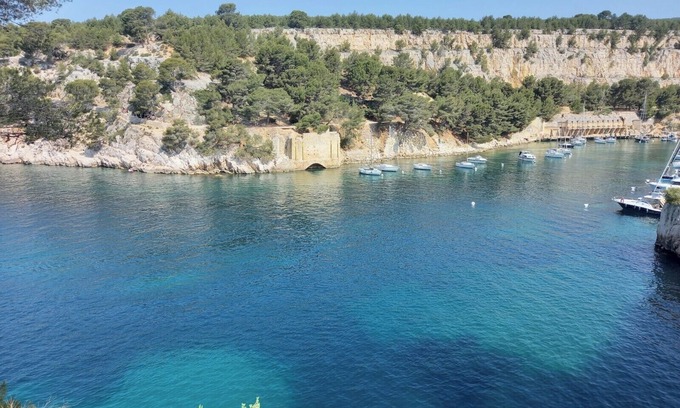 Carnoux-en-Provence Apartment | Housing with garden near Cassis