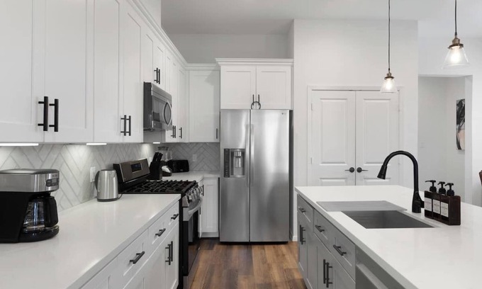 Northside House | Houston 4BR Gem | Sleeps 10 | Free Parking