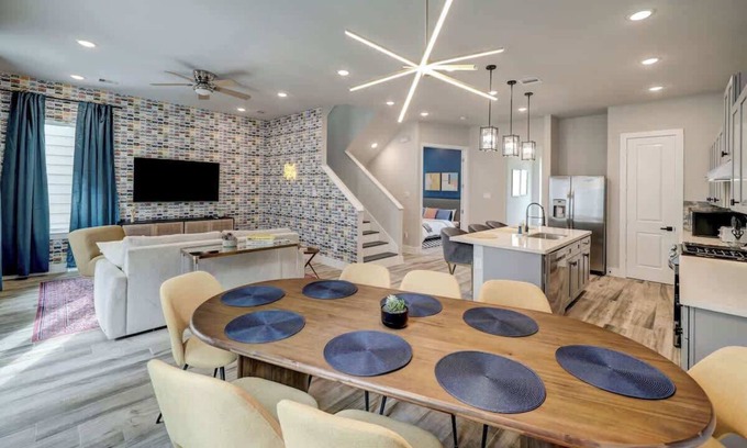 Greater Heights House | Houston Heights Luxury Escape –Near Downtown & NRG