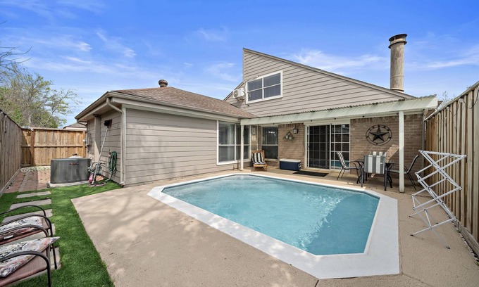 Clodine House | Houston Pool Escape | Games WiFi | Parking | Pet