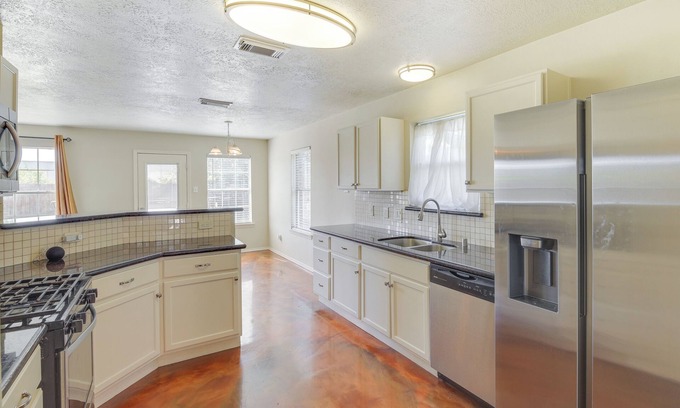 Houston House | Houston Vacation Rental: 14 Mi to Downtown