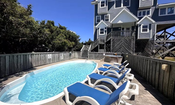 Avon House | How You Dune? Dog-Friendly Semi-Oceanfront in Avon!