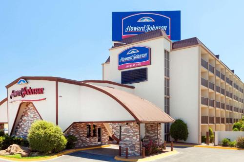 Arlington Hotel | Howard Johnson by Wyndham Arlington Ballpark/Six Flags