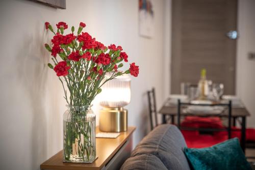Southampton City Centre Apartment | 欢迎 BUSINESS or PLEASURE! Super Central Southampton 'City Vibes' # Stylish Apartment with Outdoor Courtyard! 1-4 Guests BOOK YOUR CITY BREAK or PRE-CRUISE STAY! CLOSE TO MAYFLOWER THEATRE, UNIVERSITIES, CRUISE TERMINALS, HOSPITALS & SHOPS!