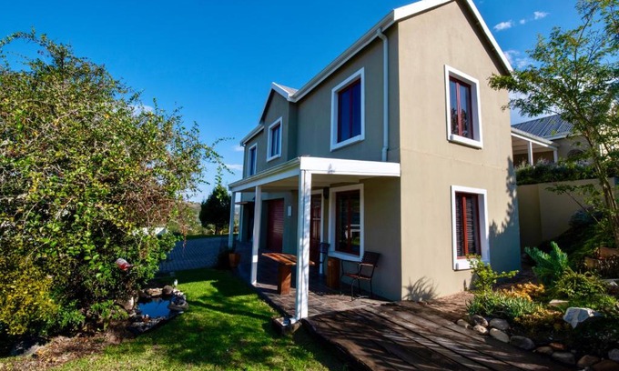 Knysna Apartment | Hubert's Ecke: A Tranquil and Peaceful Space