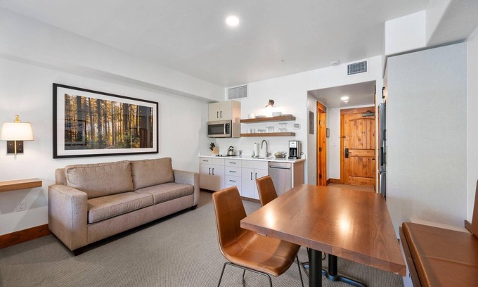 Tamarack Apartment | Huckleberry Haven Lodge King Studio Condo - Peaceful Studio With Fireplace and Jet Tub