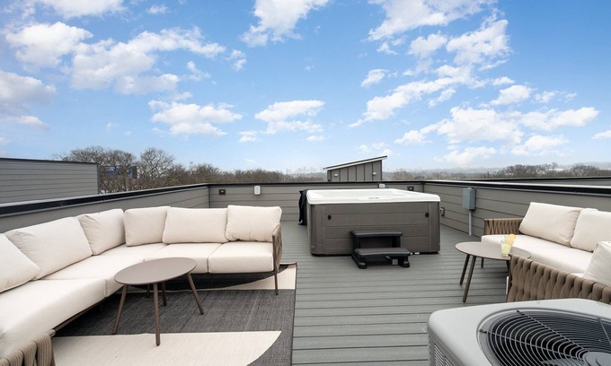 Nashville House | Huckleberry Outlaw-2 Units-Hot Tub-Near Broadway