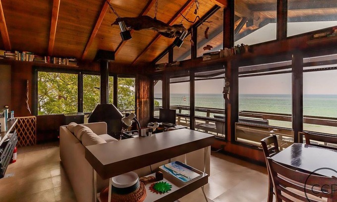 Montague Cottage | Huckleberry's Hideaway
