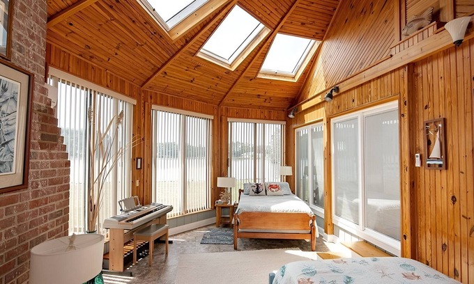 Cambridge House | Hudson Creek Retreat, 5 Acre Waterfront Home, Pool, Pier, Fishing & Crabbing