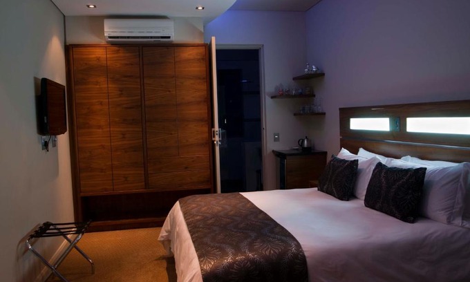 Lynnwood Hotel | Hudson House