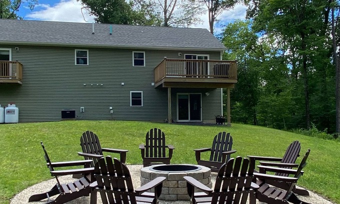 Ulster Park House | Hudson Valley Hideaway- near Red Maple Vineyard