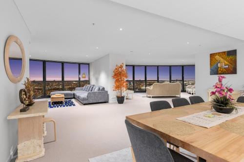 Brisbane Central Business District Apartment | HUGE 3bed 3Bath Skyhigh view