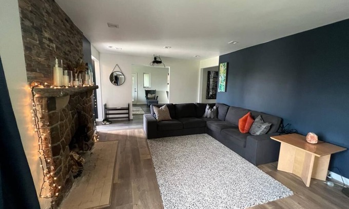 Pittsburgh House | Huge 6 bedroom house, perfect for familIes and friends