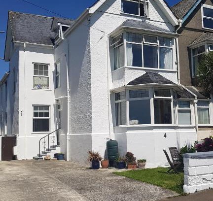 Bude House | Huge 7 bed hse for large groups close by the beach