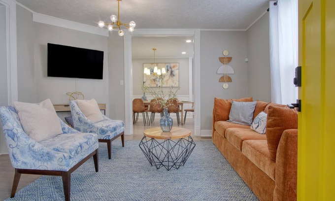 Indianapolis House | Huge Downtown 4bd/2 Bath Home!