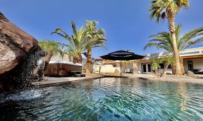 Lake Havasu City House | Huge FREE heated pool, hot tub, game rm/sleeps 16